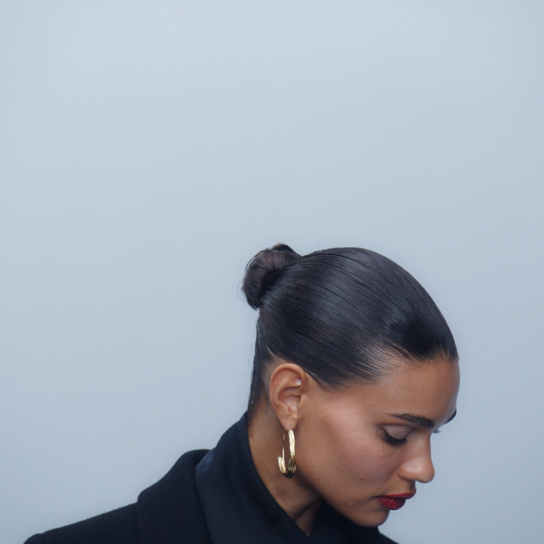 Massimo Dutti - "Gift guides" Woman – Still 2