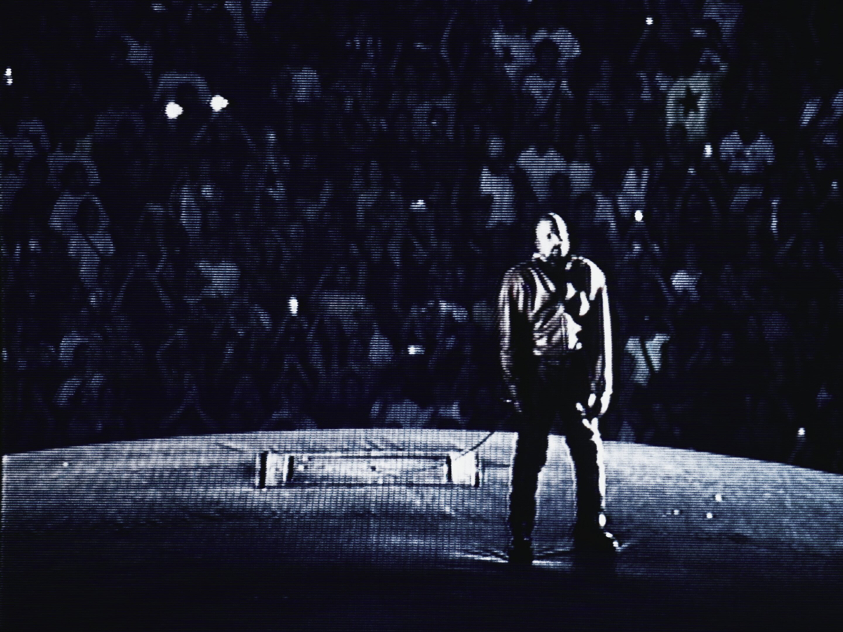 YE live in Madrid – Still 12