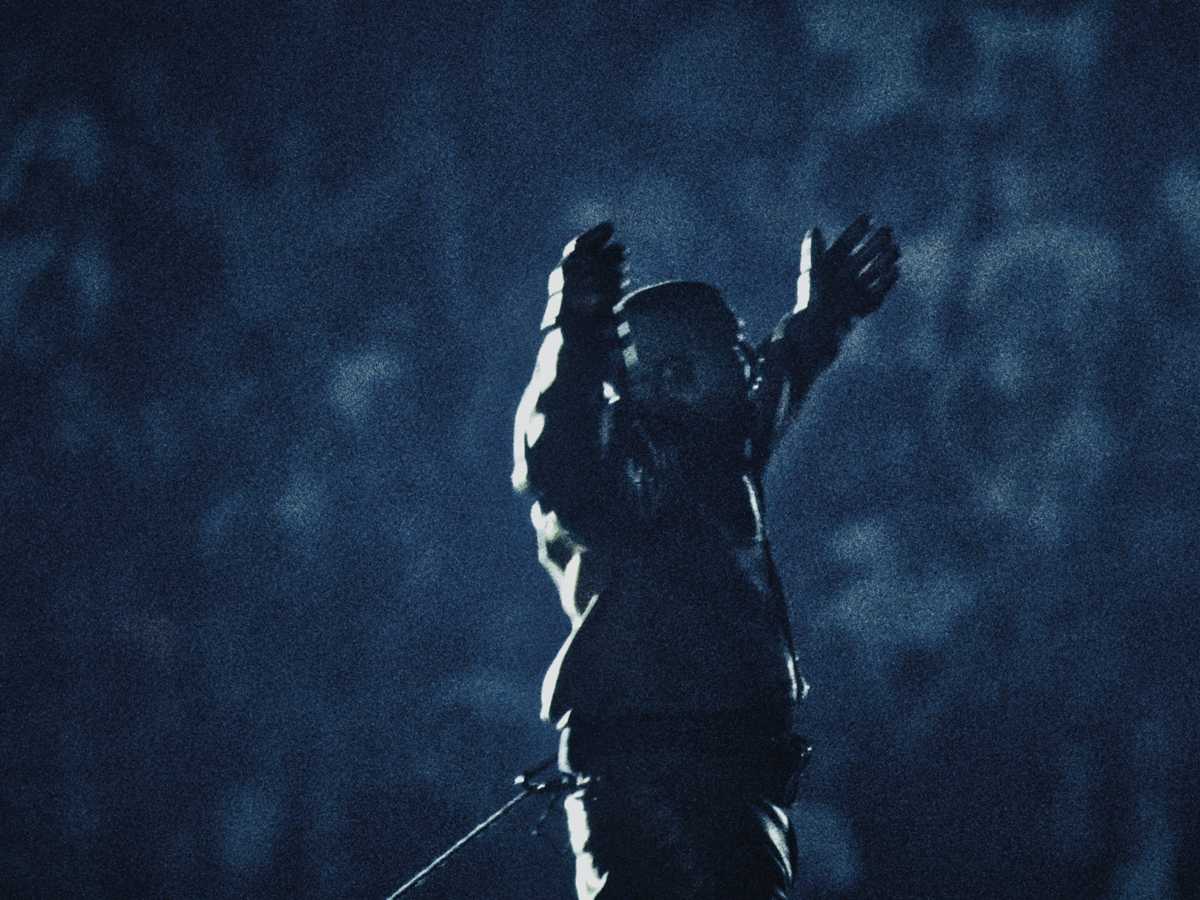 YE live in Madrid – Still 13