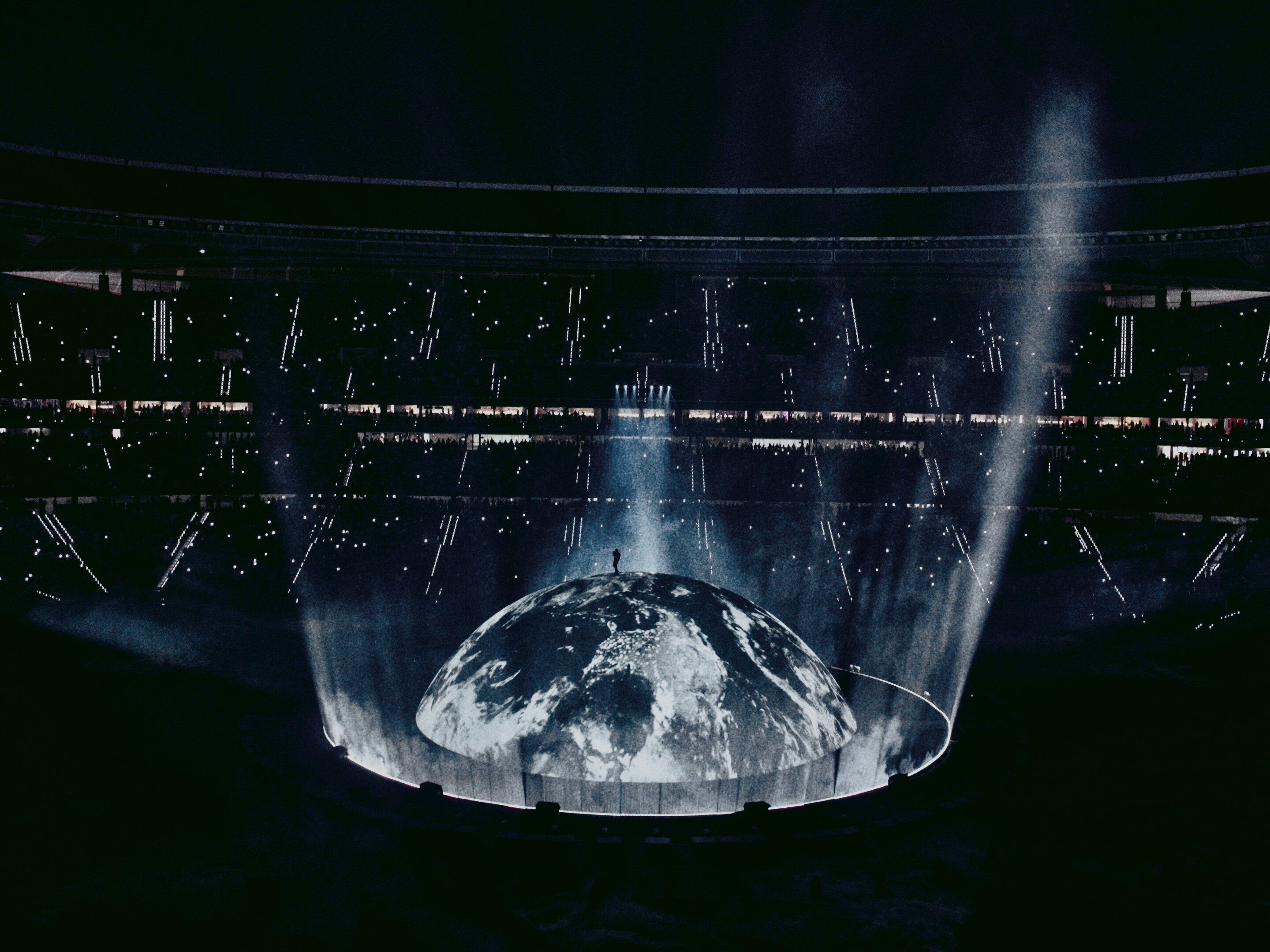 YE live in Madrid – Still 8
